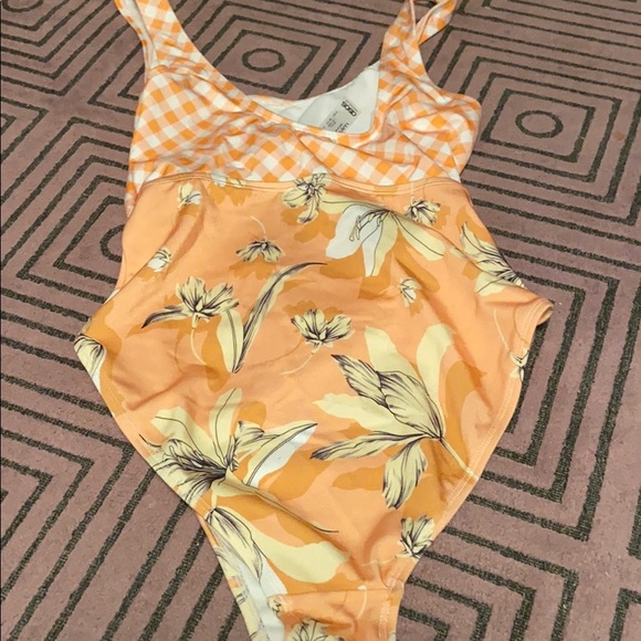 NWOT brand new never worn ASOS cut out one piece - Picture 8 of 9